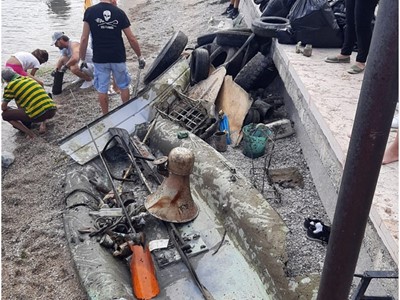 /media/12250/pulizia-fondali-garda-uno-a-fianco-di-sea-shepherd-dive-e-del-comune-di-salo_020.jpg