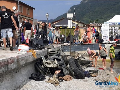 /media/12261/pulizia-fondali-garda-uno-a-fianco-di-sea-shepherd-dive-e-del-comune-di-salo_044.jpg