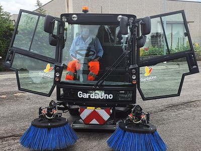 /media/11337/garda-uno-12-giugno-2020-operativa-nuova-spazzatice-a-salo-007.jpg