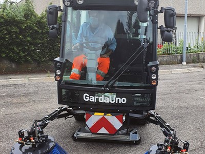/media/11338/garda-uno-12-giugno-2020-operativa-nuova-spazzatice-a-salo-008.jpg