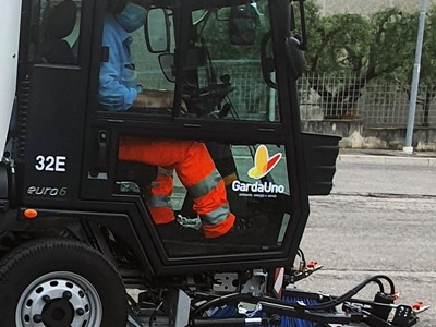 /media/11345/garda-uno-12-giugno-2020-operativa-nuova-spazzatice-a-salo-015.jpg