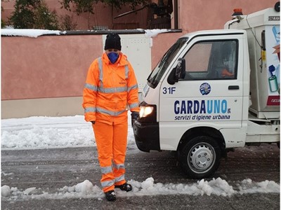 /media/13020/garda-uno-igiene-urbana-e-neve-natale-2020_004.jpg