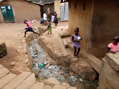/media/13526/disturbing-photos-of-children-playing-in-garbage-businessinsidercom-reuters_004.jpg