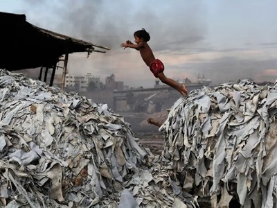 /media/13527/disturbing-photos-of-children-playing-in-garbage-businessinsidercom-reuters_005.jpg