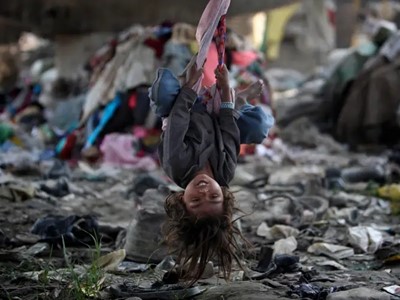 /media/13530/disturbing-photos-of-children-playing-in-garbage-businessinsidercom-reuters_008.jpg