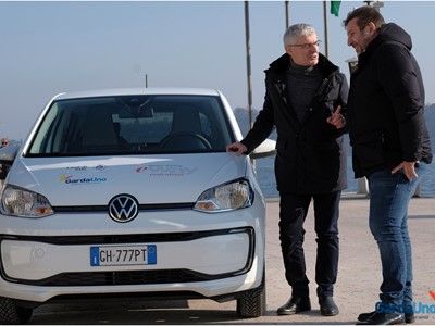 /media/17535/garda-uno-consegna-auto-elettriche-salo_007.jpg